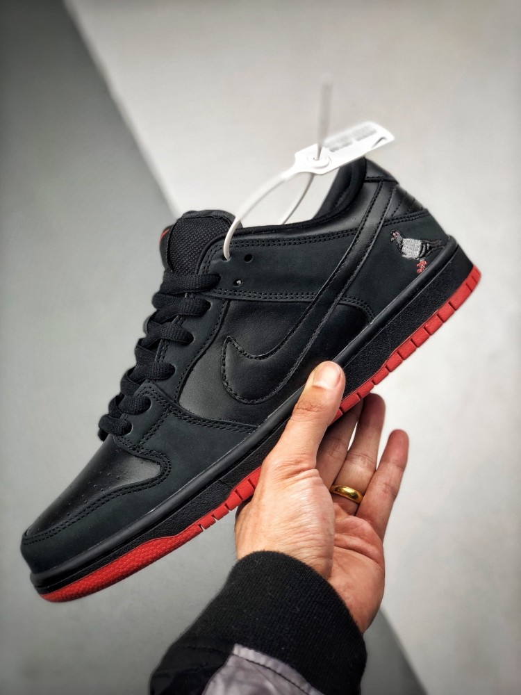 dunk 最火的系列?nike sb dunk 黑鸽子联名开箱测评!_腾讯新闻