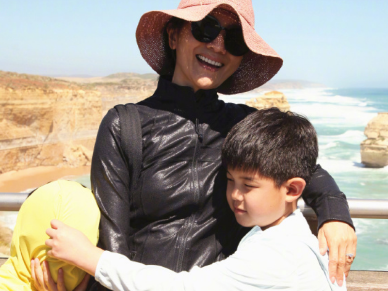 沙俊伯才是"整容式"长大,浓眉大眼成男神,众人却怀念小时候的他!