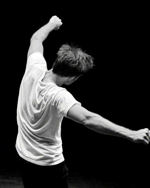 罗伯特·帕丁森代言dior最新写真释出,背影杀超带感