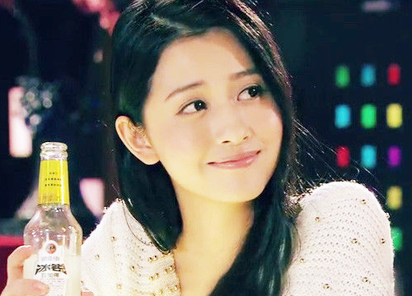 还记得《爱情公寓》的小雨淅淅吗?如今成了赵海棠的助理,女神范十足