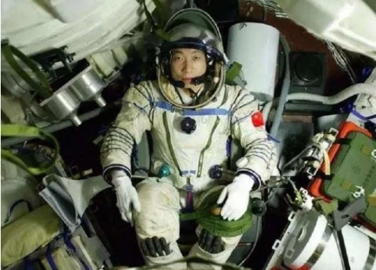 杨利伟|杨利伟曾在太空听到“敲窗”声？10年后谜底揭开：庆幸当时没开窗