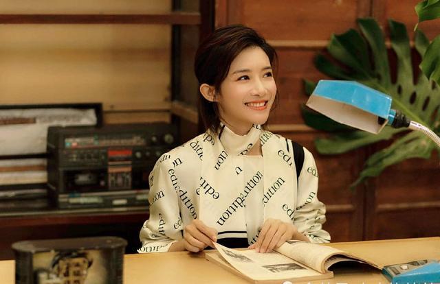 被董卿康辉点赞的蔡紫:优雅知性的魅力女人,从来都是生活的强者