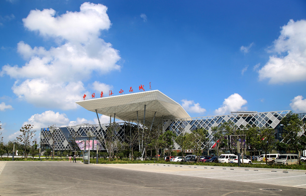 该标本采自江苏省连云港市东海县房山乡柘塘村.