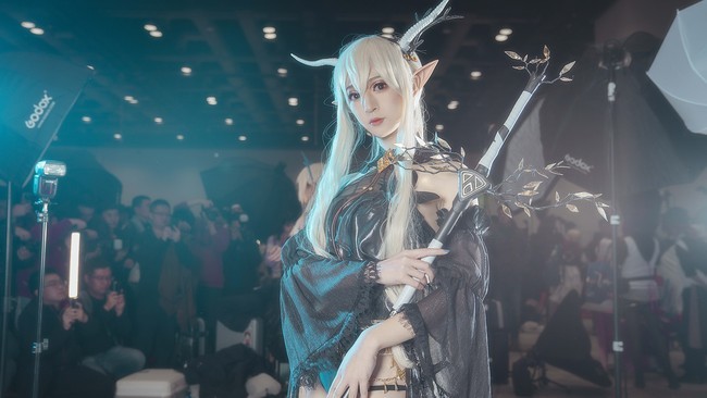 泳装闪灵coser场照,战服真是太不显身材_腾讯新闻