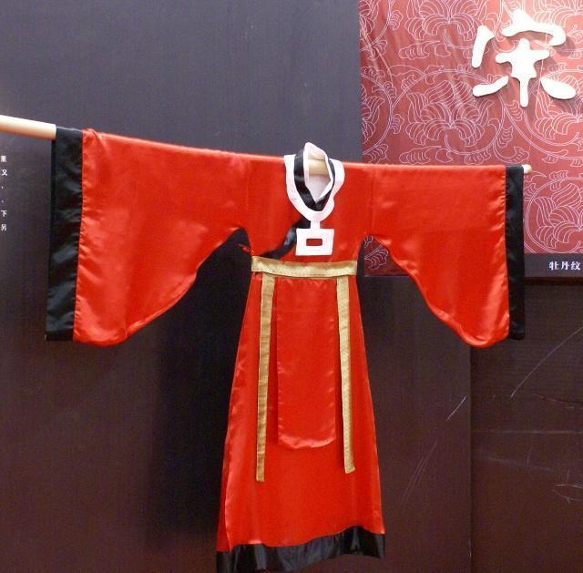 宋朝官服为何脖子处套一白圈除了符合潮流主要为了方便皇帝