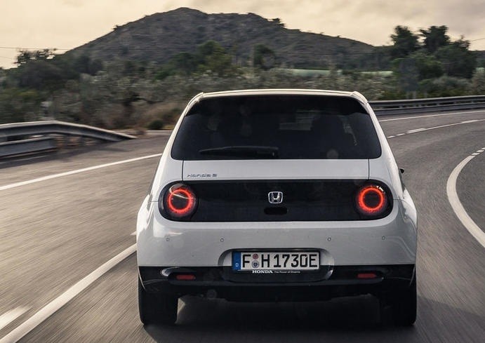 本田hondae进取版首试–不寻常的电动车充满驾驶乐趣