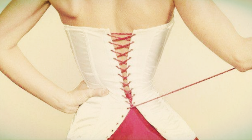 古中国的裹脚和古欧洲的束腰两种畸形审美究竟哪一个更残忍