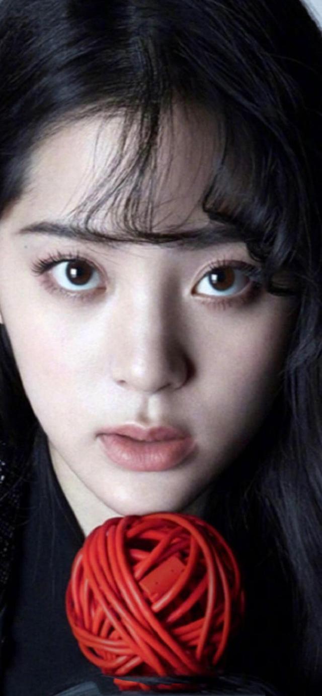 欧阳娜娜被疑整容下嘴唇两片凸起明显似果冻与旧照对比差异大