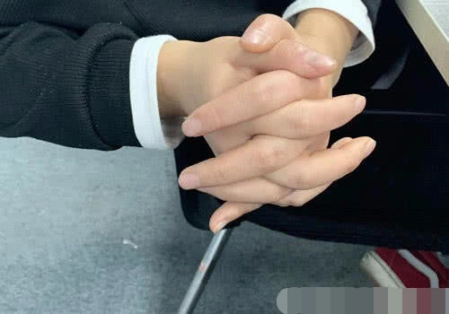 很冷冷知识早起不应该叠被子双手十指交叉能看出智商