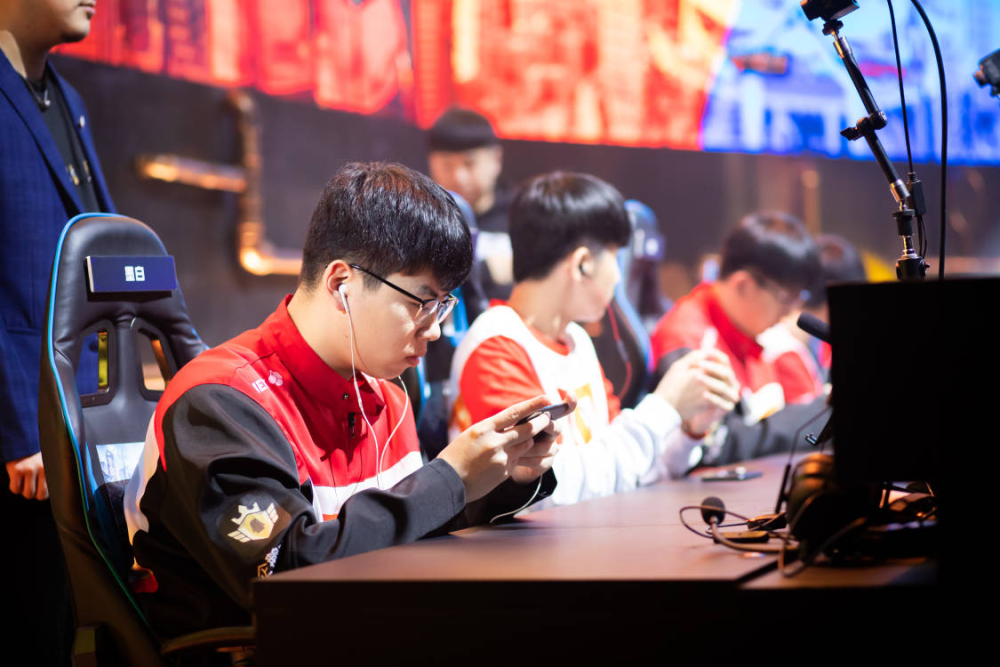 为何q9与kz能够获得本赛季决赛资格?