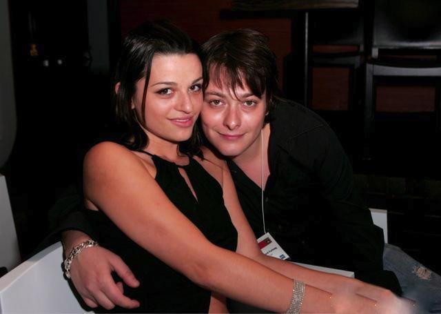 还记得《终结者》里惊为天人的小康纳吗?昔日美少年已变肥胖大叔