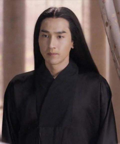 散发饰演的黑蜘蛛,真的跟赵又廷在《三生三世十里桃花》中饰演的"夜华