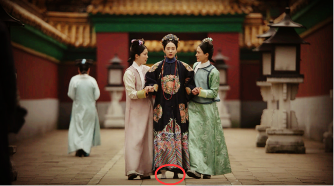 清朝皇宫流行"花盆底鞋",穿着十分难受,为何还深受妃子追捧?