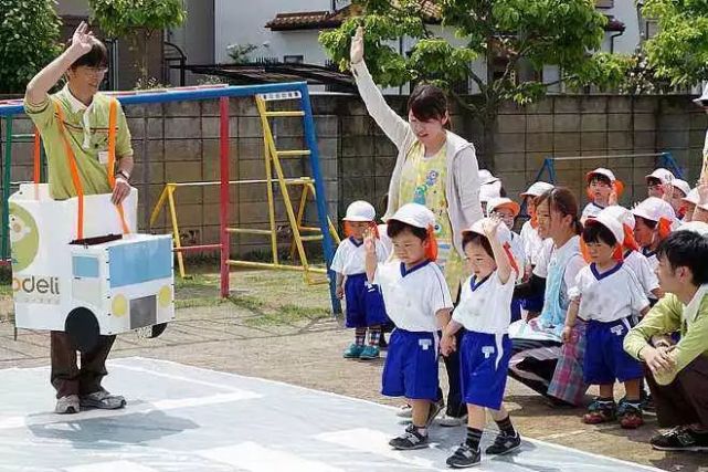 日本的小学生又火了 在教育这件事情上 日本人从不会手软 日本人 日本 社会 幼儿园