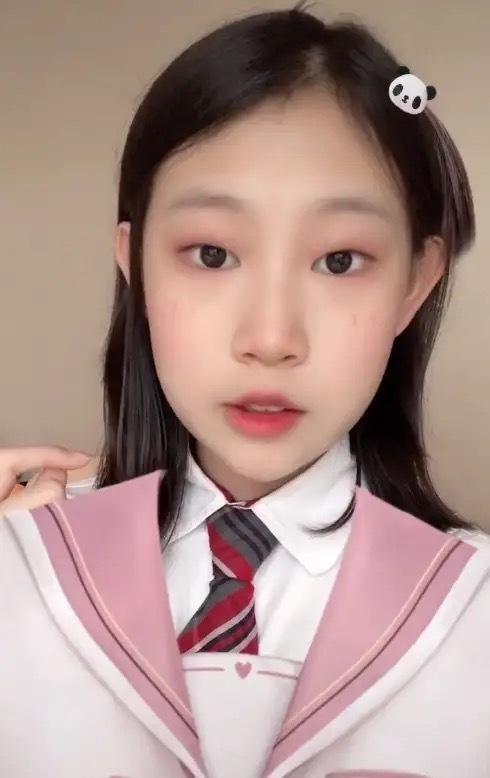 小沈阳晒14岁女儿近照童年曾被质疑颜值不高如今成清秀大姑娘