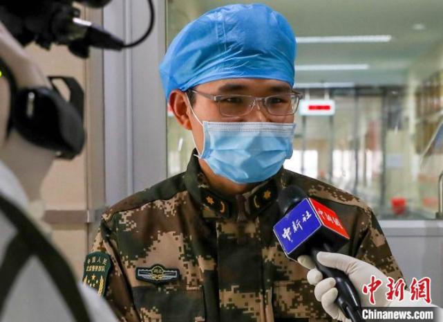 军医夫妻武汉抗疫肩负军人和医生双重使命
