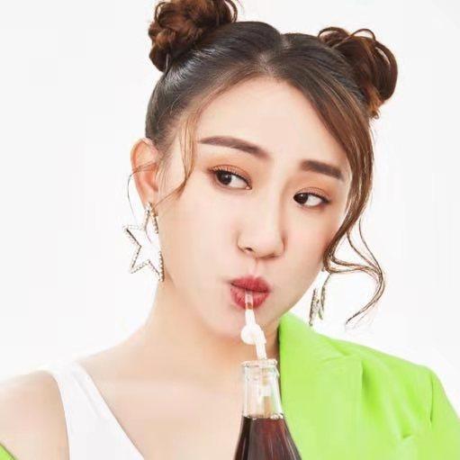 这之后,在丫蛋儿的视频中可以看到另一位同门"小超越"的身影,但两人也