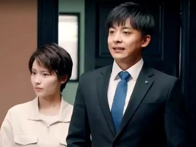 《愛情公寓5》當看到大力的母親,張偉的表情真是神了!