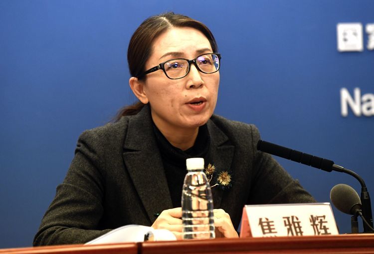 科技部生物中心副主任孙燕荣回答记者提问.