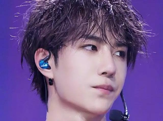 肖战没红之前有多惨 好心疼 连耳返都没有 上节目用王一博的 王一博 肖战 陈情令 耳返 魔道祖师 蓝忘机