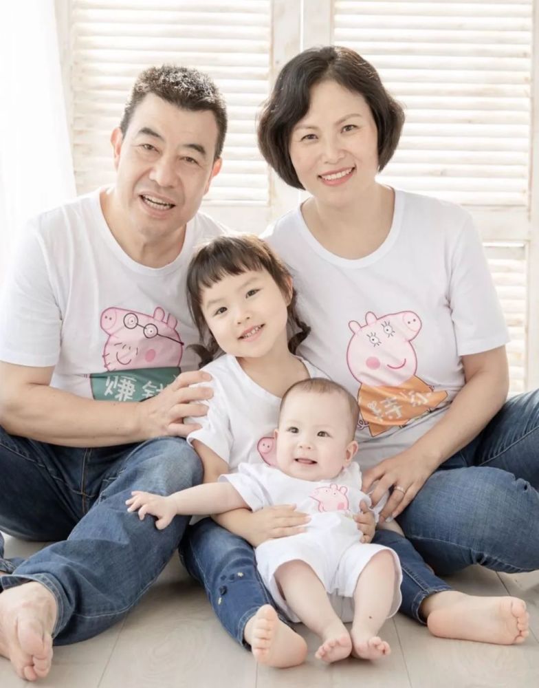 央视主持人尼格买提连线这个军人家庭现场让人感动