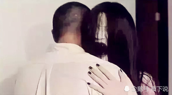 电影里的女鬼名为楚人美,原本有个普通的家庭.