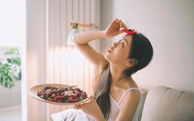 4,狮子座狮子座的人雷厉风行,能动手就不会动口,做事情非常果断英明