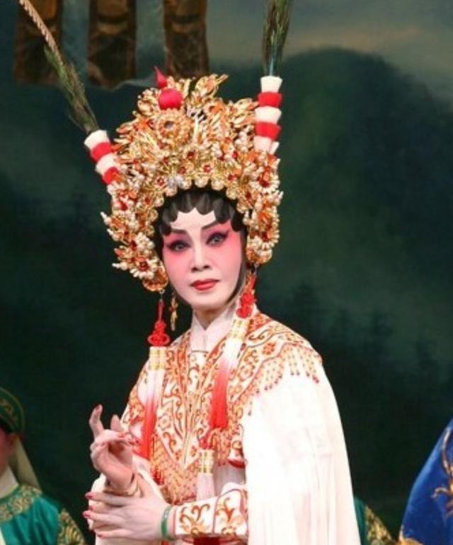粤剧名伶除了任剑辉,白雪仙,红线女等人外,还有一位前辈不得不提,那便