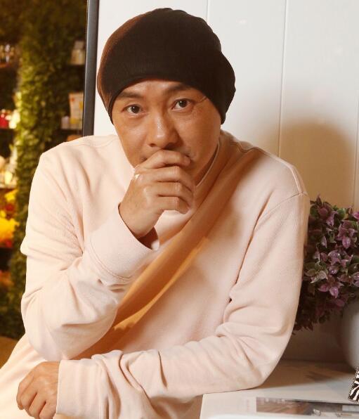 55岁张卫健自曝不再渴望当爸与张茜相爱20年感情如初会保鲜