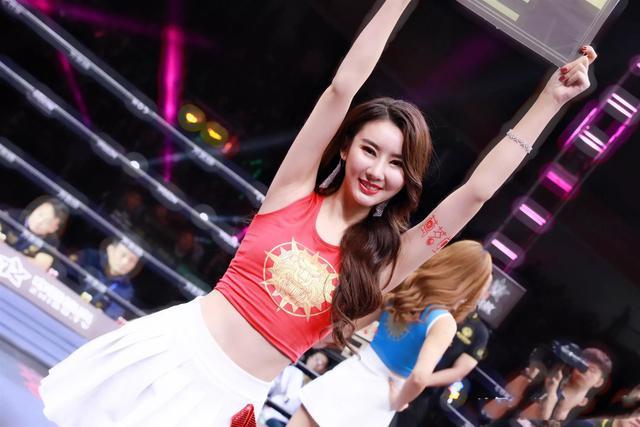 中国第一举牌女郎萌萌有三大绯闻男友?