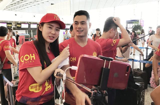 中国第一举牌女郎萌萌有三大绯闻男友?