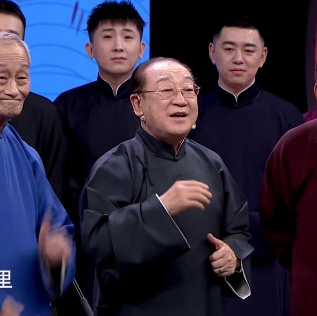 相声名家魏文亮晒近况,八十岁高龄依旧精神矍铄,夫妻同框太恩爱