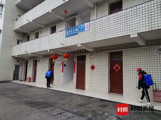 大锅菜变小炒生活物资送到宿舍门口内江师院实力宠在校学生