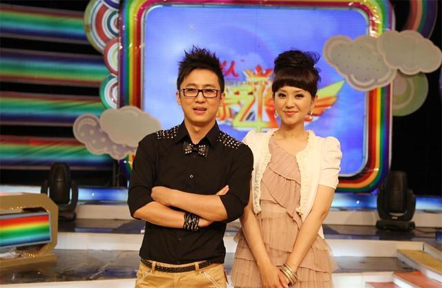 出身普通少年丧父25岁主持节目走红方琼的逆袭人生像开了挂