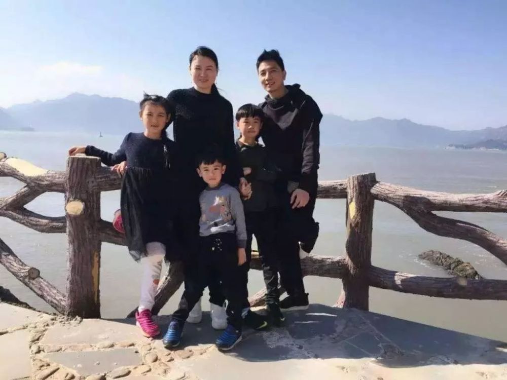 捐了5000个口罩 三个孩子聪明可爱,大儿子林柽一是学校足球队的前锋