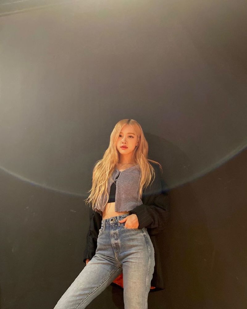 朴彩英身材a爆了白裙套装搭配黑色长靴可盐可甜超圈粉