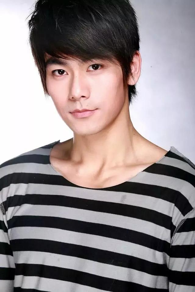 黄晓明版《神雕侠侣》的郭芙……剧中的魔君"聂初寅"属于配角中的配角