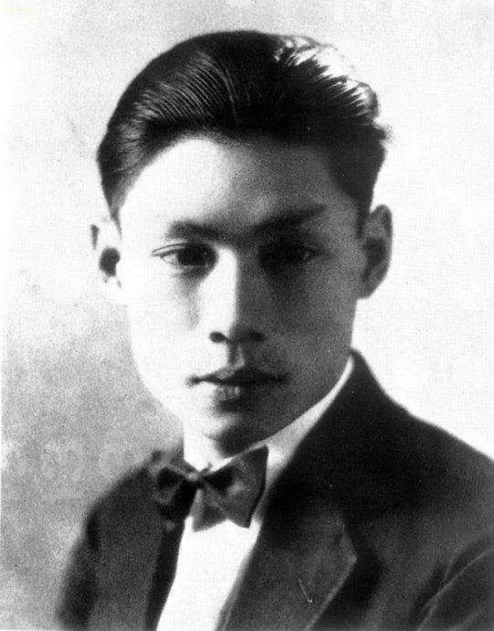 夏衍(沈端先)阿英(钱杏邨)1933年3月,正式成立由夏衍(沈端先),阿英(钱