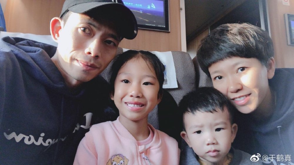 许鹤丹真正在台上说相声的时间并不是很长,在2011年开始上台说相声,但