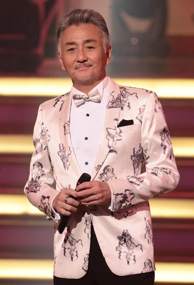 60岁吴岱融实力宠妻半亿房产全写钟淑慧名下,两人相爱25年感情如初