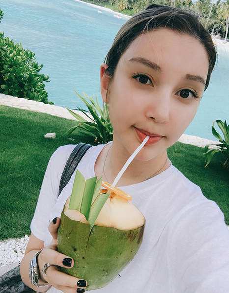 李雨桐再陷热恋,晒男友隔空吻照被催生,本尊:还没过够二人世界