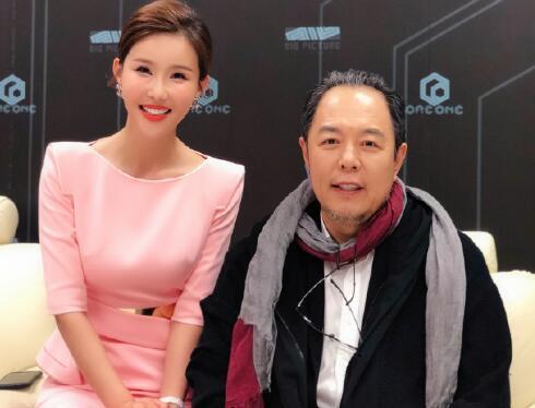 采访钟南山的主持人杨雅淇被骂惨了停更微博删除千条网络评论