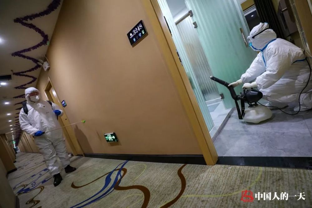 探访武汉集中隔离点下水道灌药酒精喷脸消毒