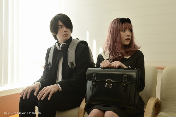 一碰桥本环奈嘴唇就传出啪啪声 平野紫耀:电力超强根本电击棒