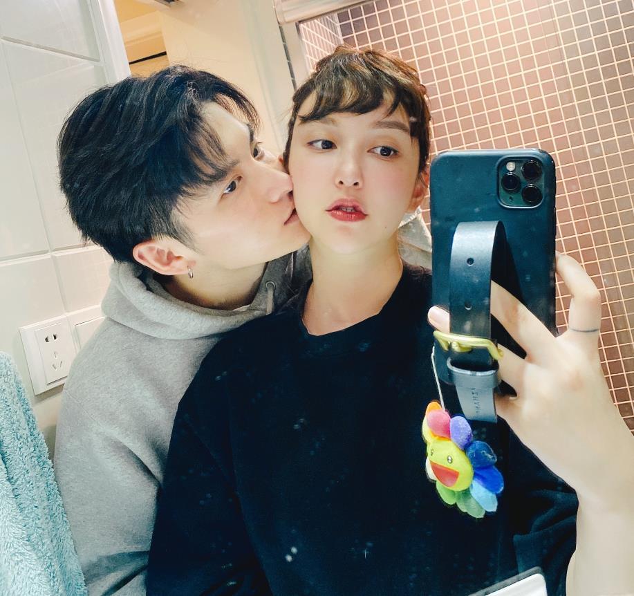 李雨桐公开与小4岁男友恋情,薛之谦:不要在最不恰当的时候搅局