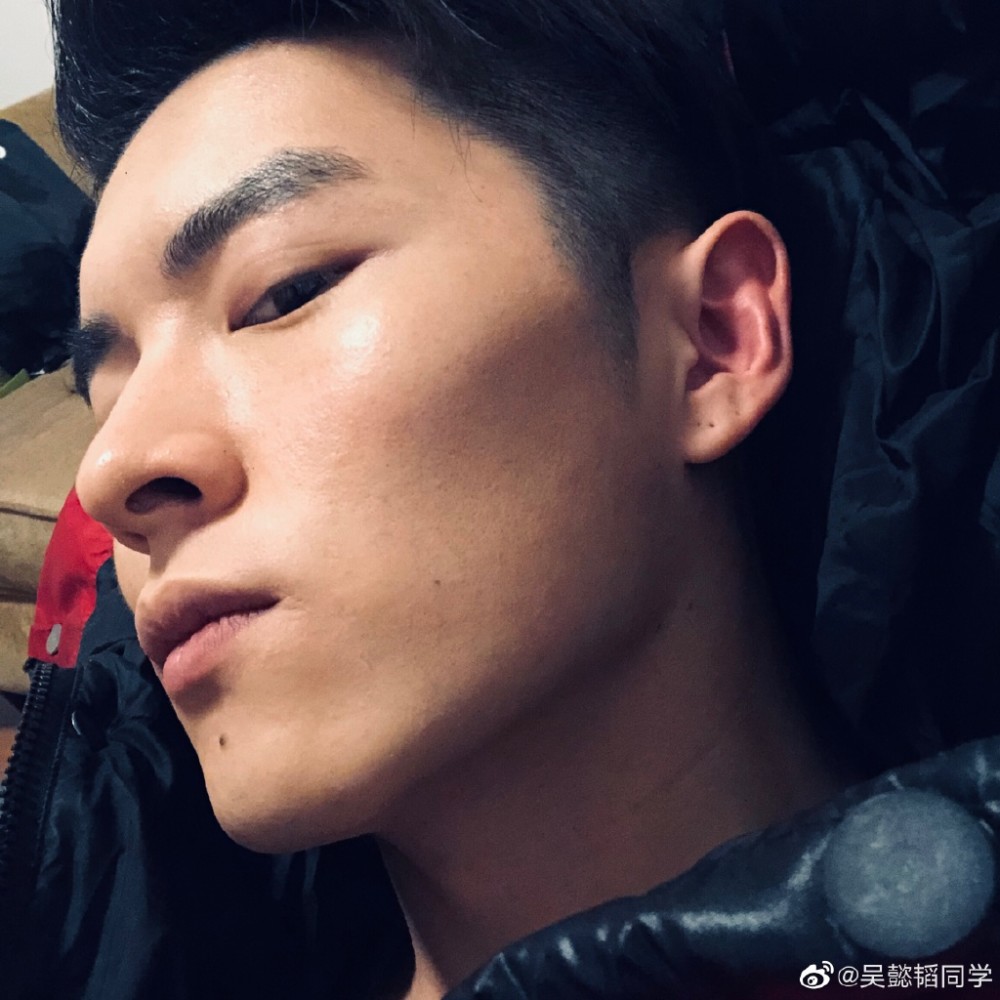 李雨桐公开与小4岁男友恋情,薛之谦:不要在最不恰当的时候搅局