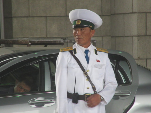 游客在朝鲜旅行,见到的各种面孔和表情