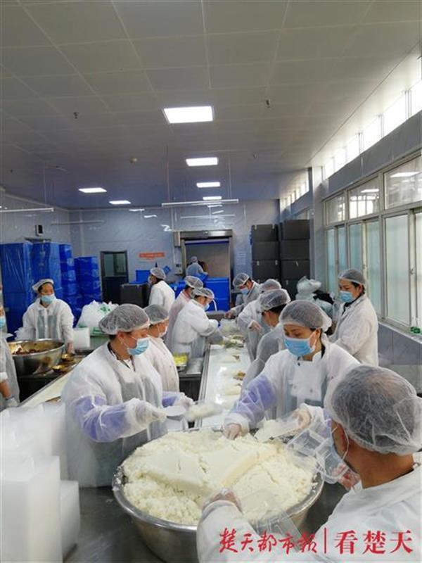 武汉餐饮管理全解析：食堂承包、团餐配送与连锁运营的实战路径