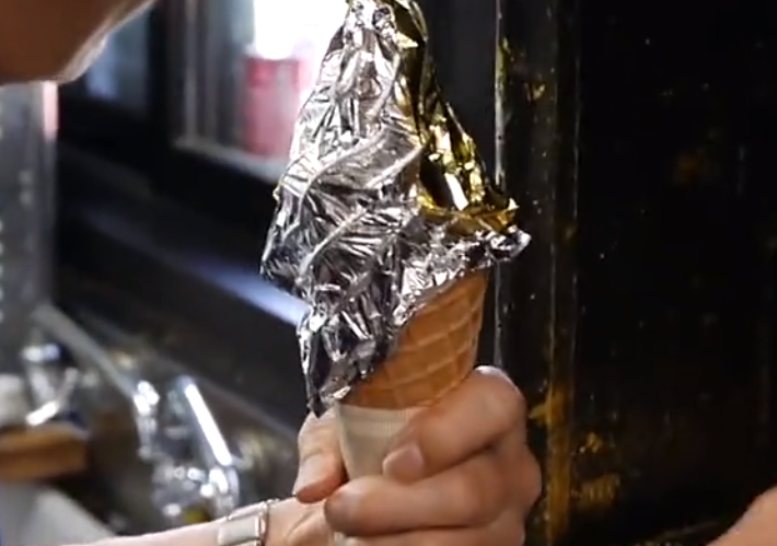 外国这种冰淇淋 贴满24k食用金箔 但价格有点贵 腾讯新闻