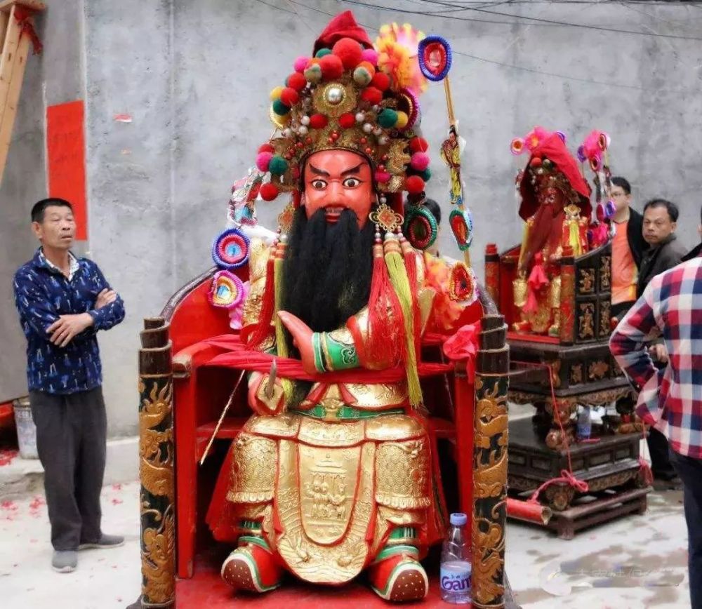 外人觉得潮汕地区封建迷信,各路神明有利可图就拜拜,不算信仰.